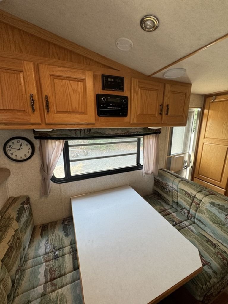 2004 SilverLite 8210 2H Living Quarter - Image 13