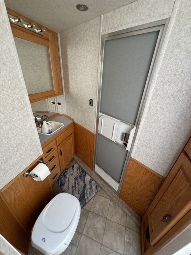 2004 SilverLite 8210 2H Living Quarter - Image 19