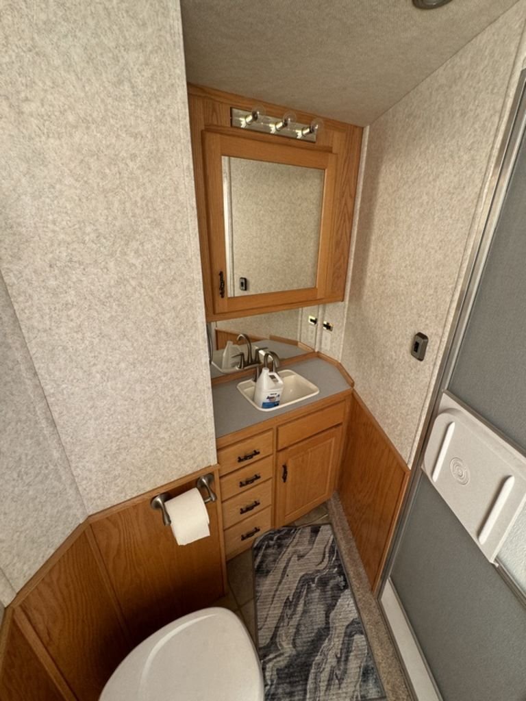 2004 SilverLite 8210 2H Living Quarter - Image 15