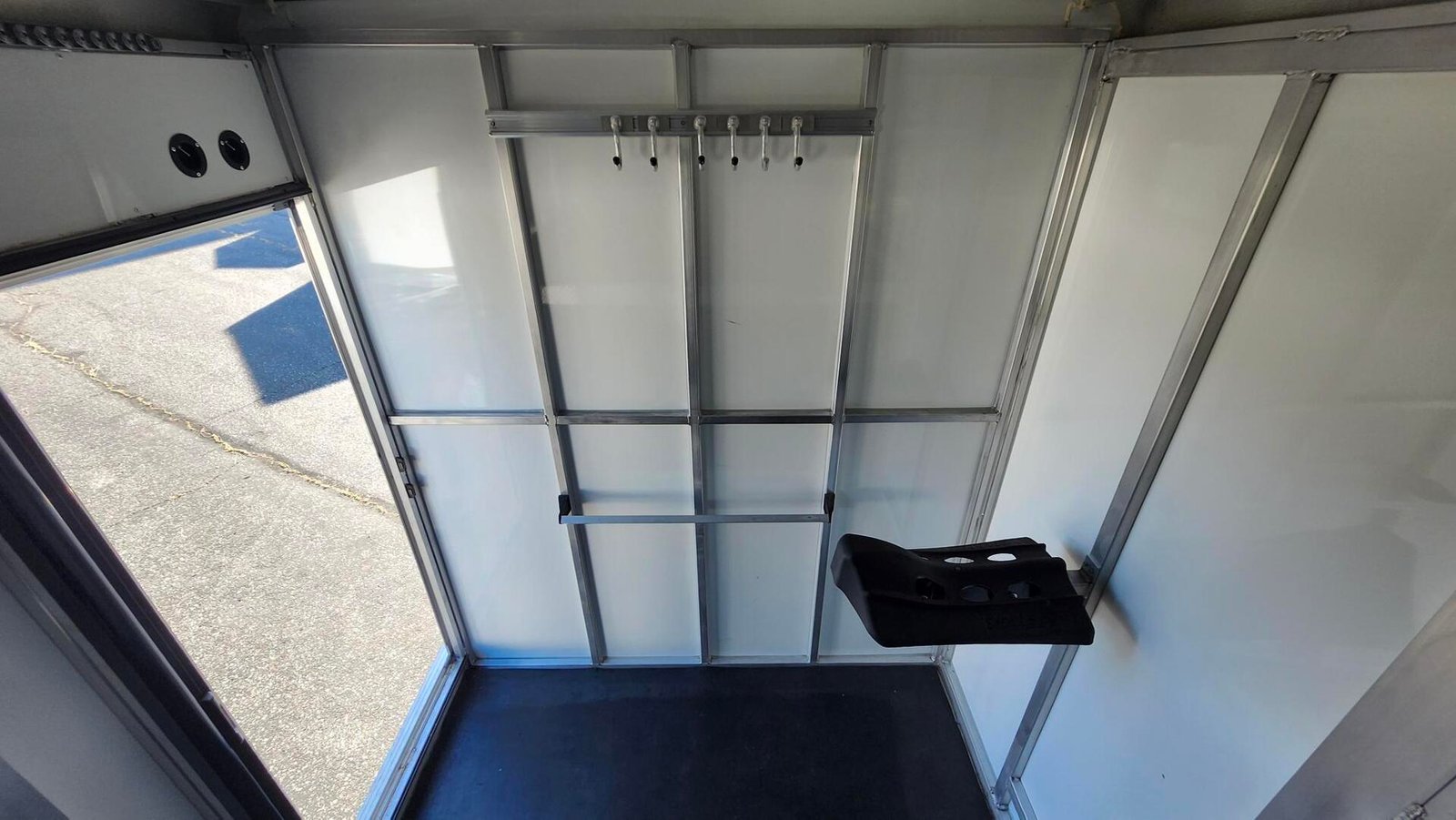 2015 Sundowner Trailers GN 2H Charter TRSE - Image 5