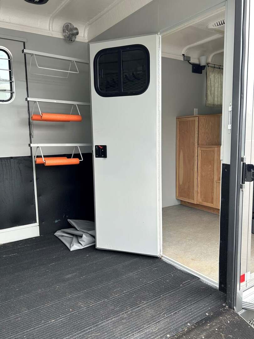 2023 Hawk 2H Gooseneck w/Side Ramp & Weekender Dress - Image 10