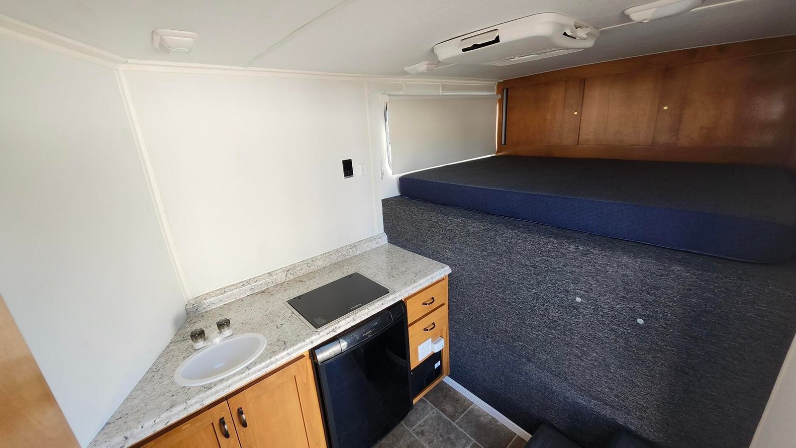 1997 Sundowner Trailers LQ 4H Conversion - Image 9