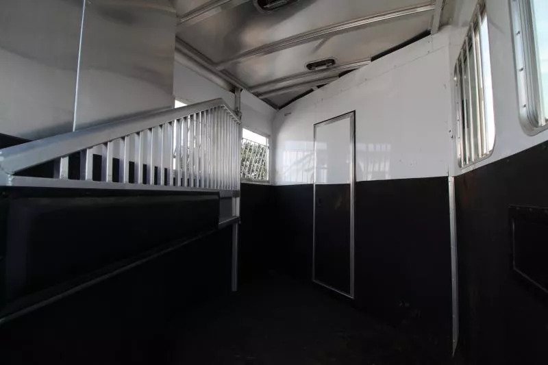 2022 Exiss Escape 7204 2 Horse Weekender 4ft Living Quarters - Image 14