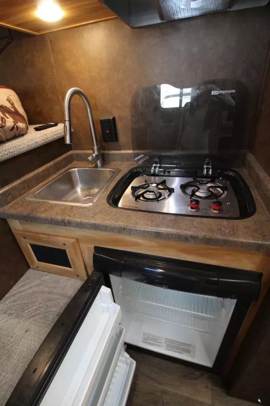 2022 Exiss Escape 7204 2 Horse Weekender 4ft Living Quarters - Image 17