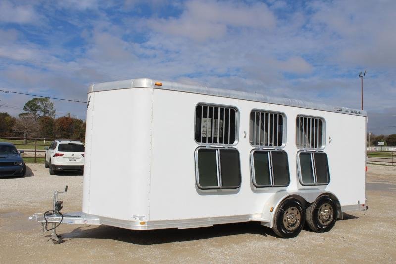 2004 Featherlite 9408 3 Horse Bumper Pull Trailer - Image 3