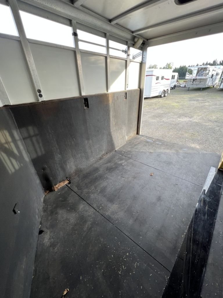 2006 SilverLite Freedom 3 Horse Gooseneck Trailer - Image 8