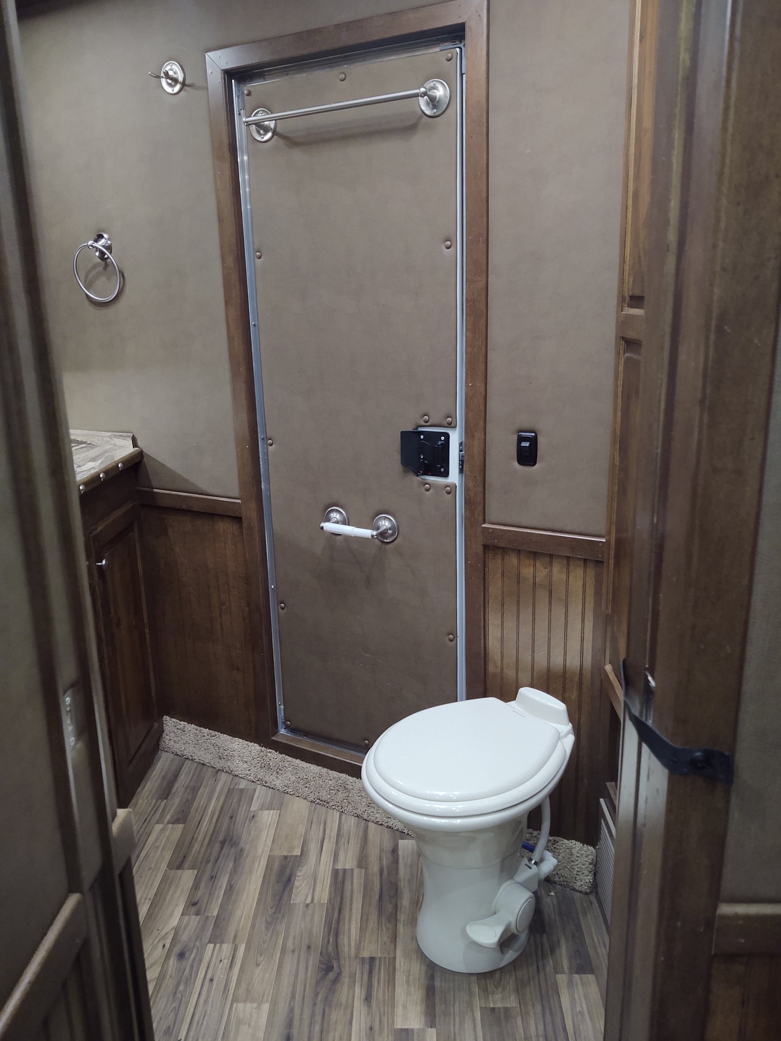 2018 Sundowner 8010 RS 3 Horse Gooseneck Trailer - Image 15