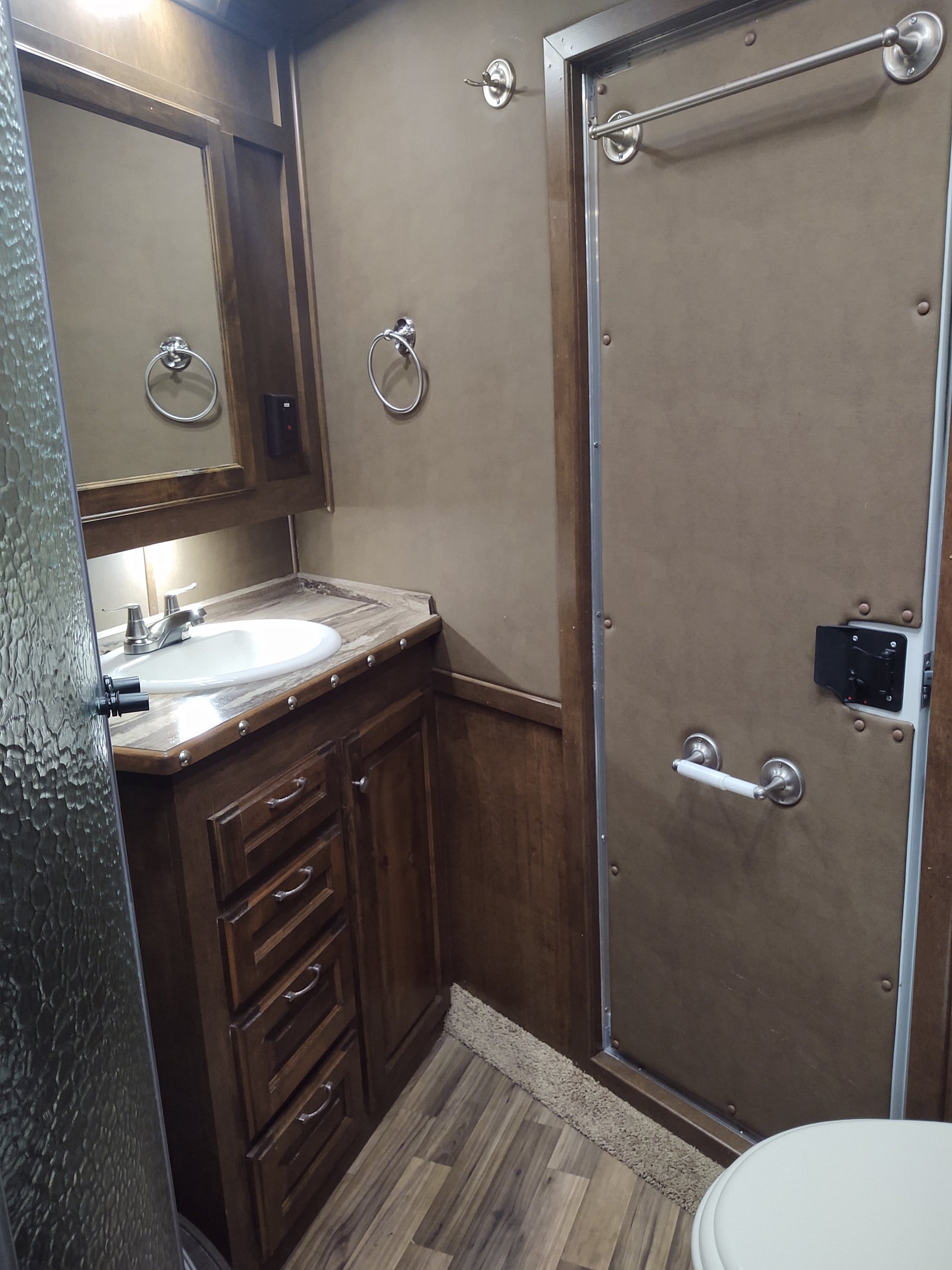 2018 Sundowner 8010 RS 3 Horse Gooseneck Trailer - Image 16