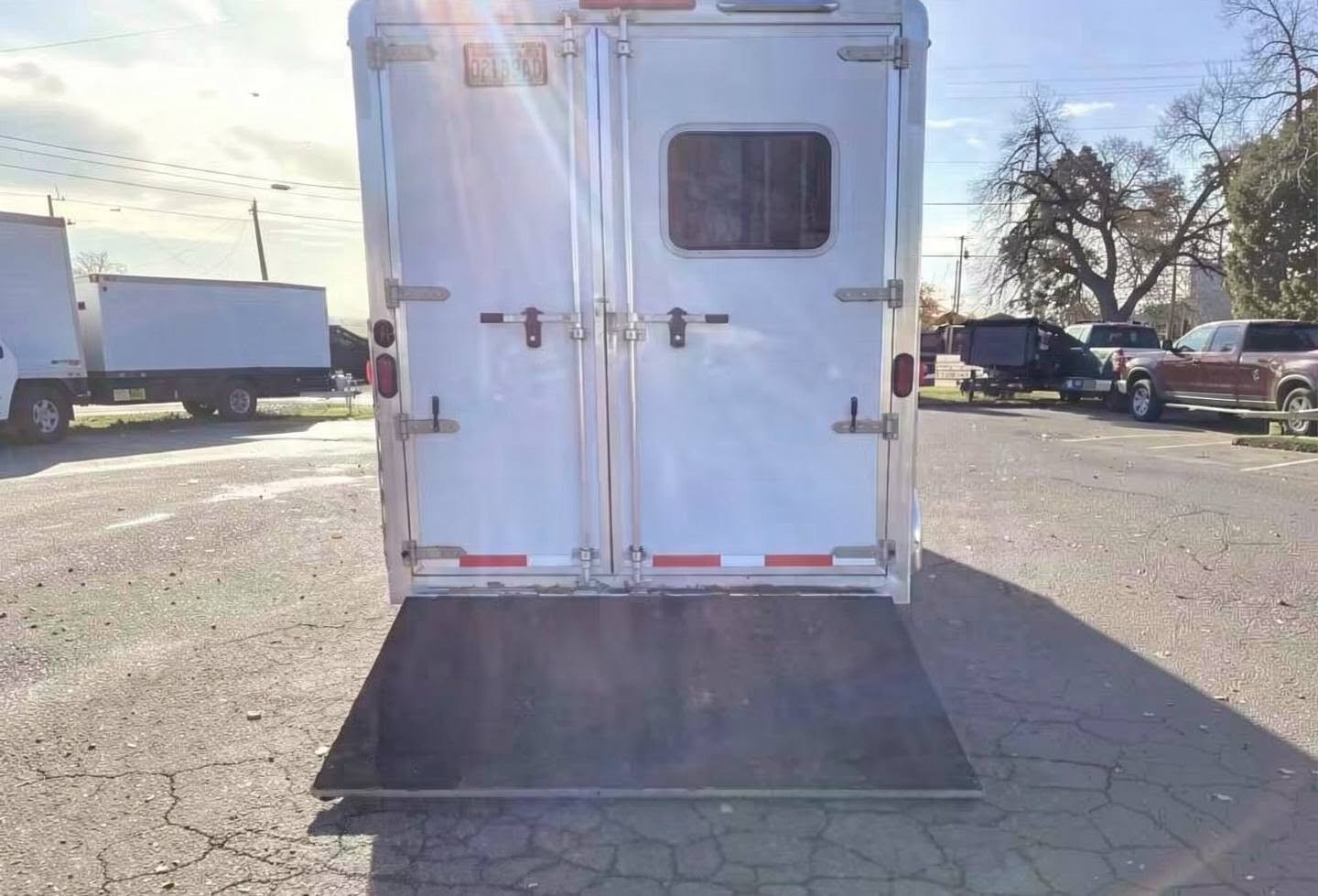 2019 Exiss Escape 7204 2 Horse Weekender Gooseneck Trailer - Image 8
